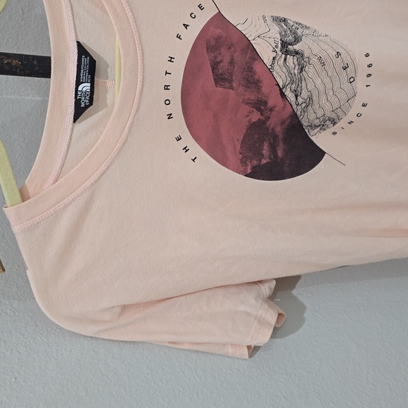 The North Face Ligh Pink Peach Graphic T-Shirt Tee Top Womens Medium - Picture 4 of 11